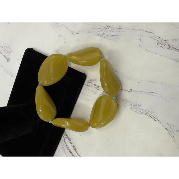 Vintage 6” Chunky Yellow Resin Statement Bracelet - Picture 2 of 5